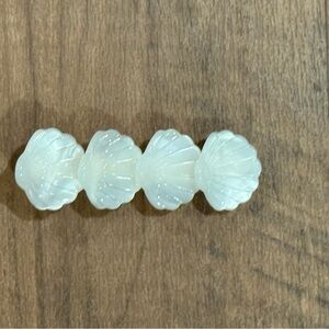 Elegant White Shell Hair Barrette